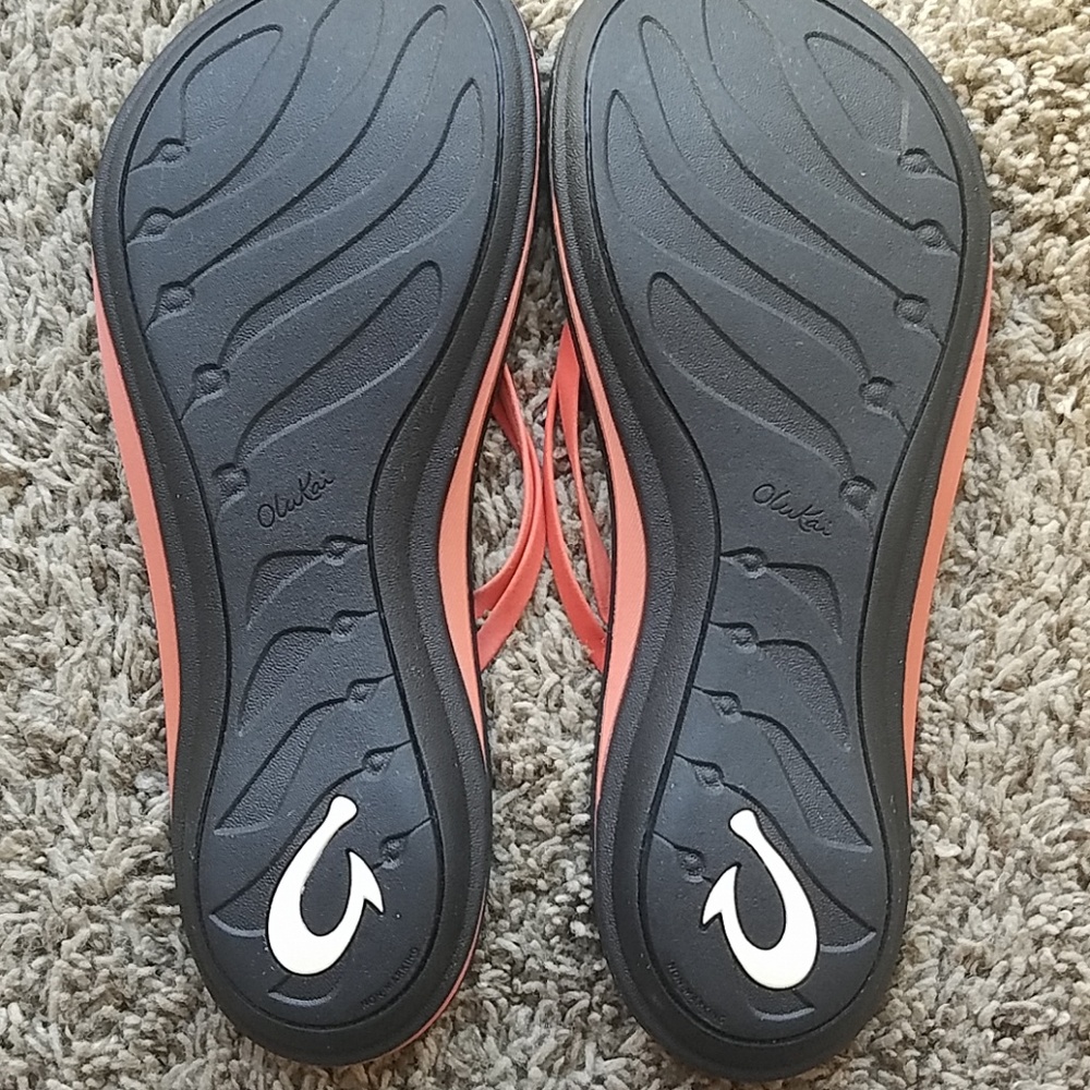 OluKai Sandals sz 9 <SALMON>